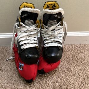 Boys 10Y Bauer hockey skates.